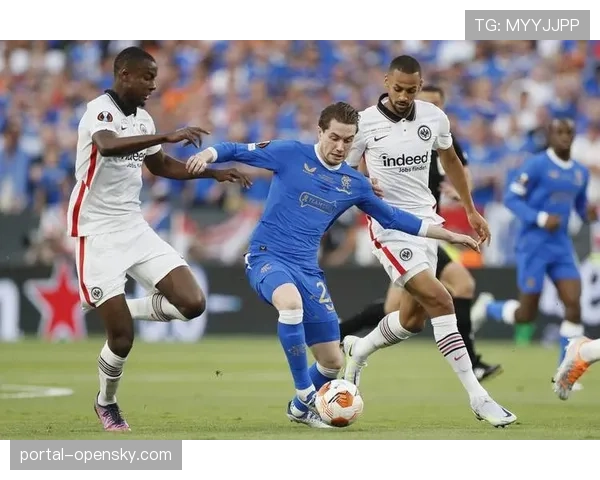 官方：法兰克福与后防中坚图塔完成续约，合同至2029年